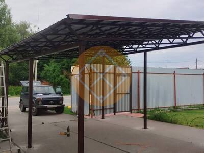 Односкатный навес из металлочерепицы для автомобиля
